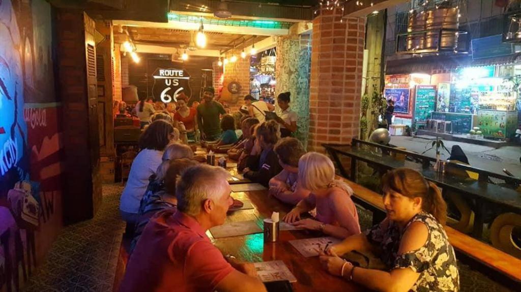 Route 66 Music Restaurant & Hostel Siem Reap Zewnętrze zdjęcie